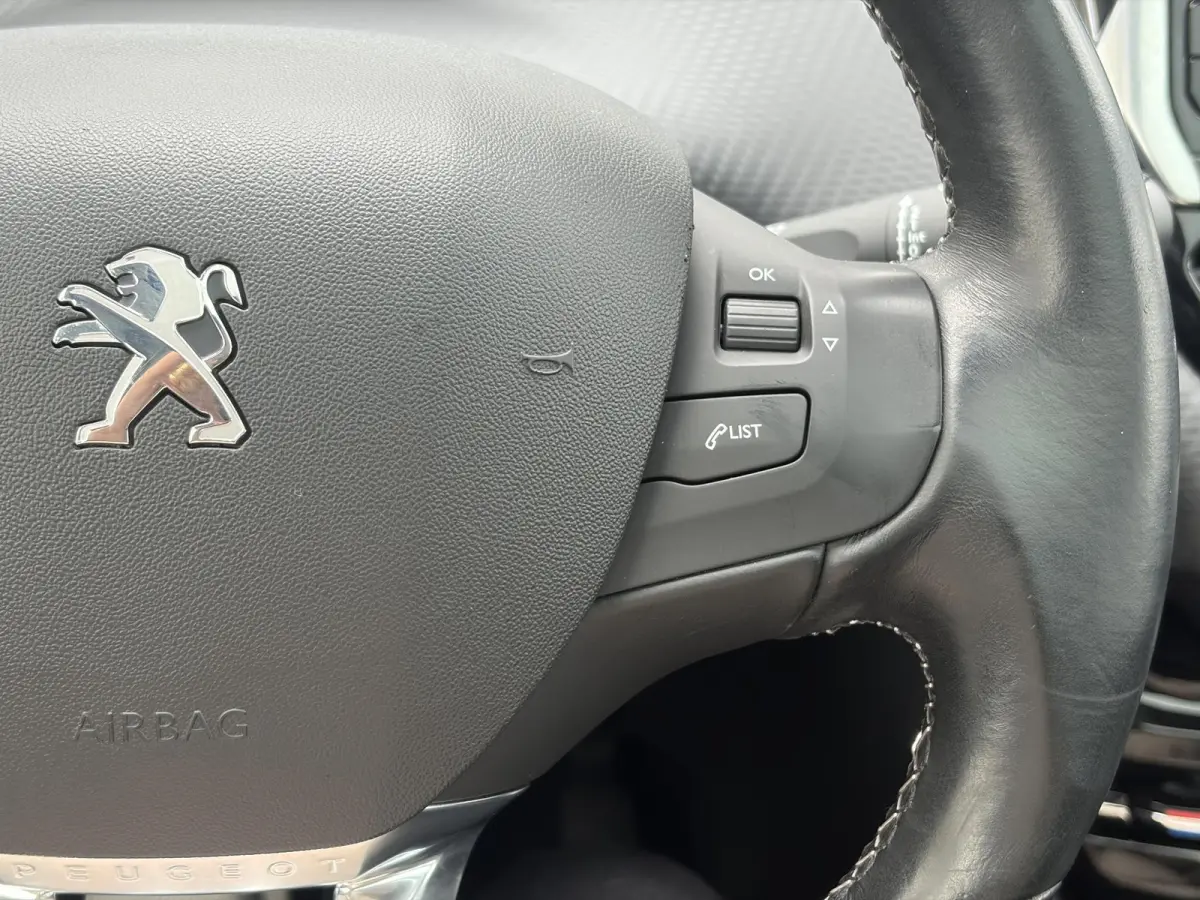 1.2 PureTech Allure ✓D-riem vv in 12-2023✓1e Eigenaar✓Afn Trekhaak✓Dealer Onderhouden✓Pano✓Camera✓Carplay✓Navi✓✓Clima✓Cruise✓Lm velgen✓Pdc✓Recent beurt gehad✓5 