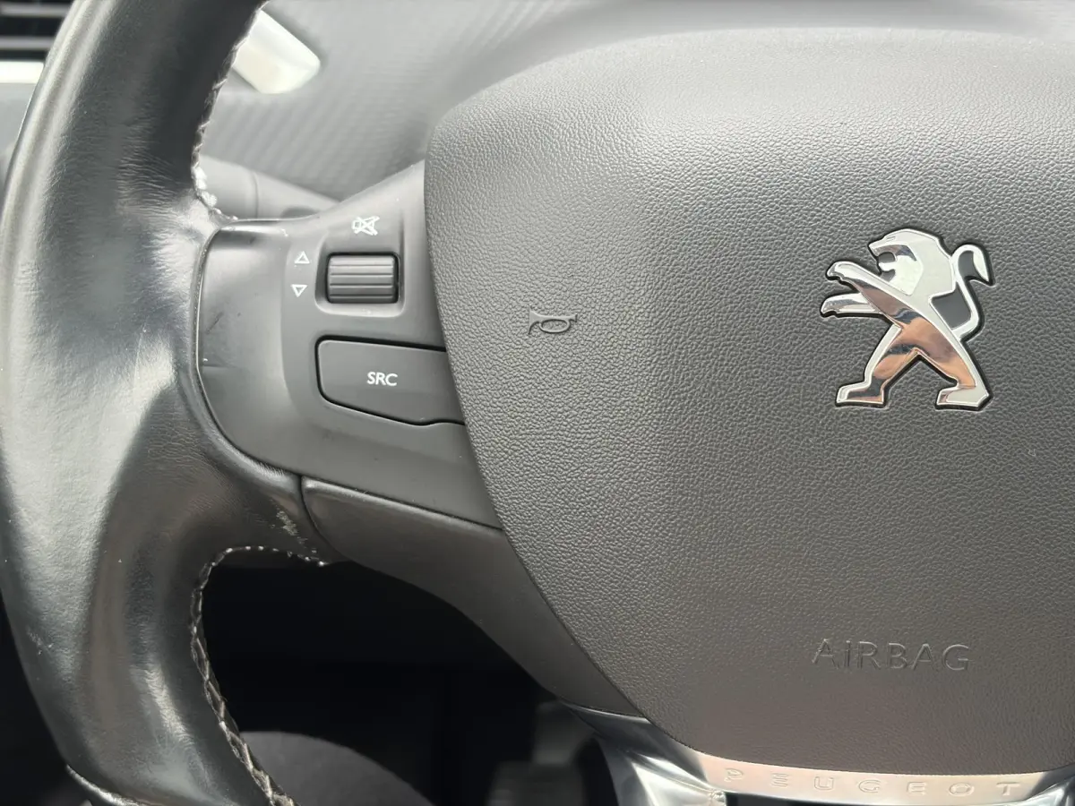 1.2 PureTech Allure ✓D-riem vv in 12-2023✓1e Eigenaar✓Afn Trekhaak✓Dealer Onderhouden✓Pano✓Camera✓Carplay✓Navi✓✓Clima✓Cruise✓Lm velgen✓Pdc✓Recent beurt gehad✓5 