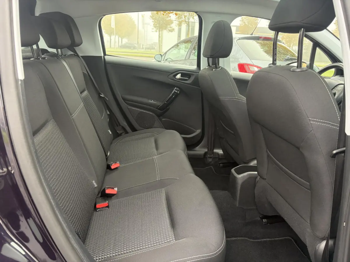 1.2 PureTech Allure ✓D-riem vv in 12-2023✓1e Eigenaar✓Afn Trekhaak✓Dealer Onderhouden✓Pano✓Camera✓Carplay✓Navi✓✓Clima✓Cruise✓Lm velgen✓Pdc✓Recent beurt gehad✓5 