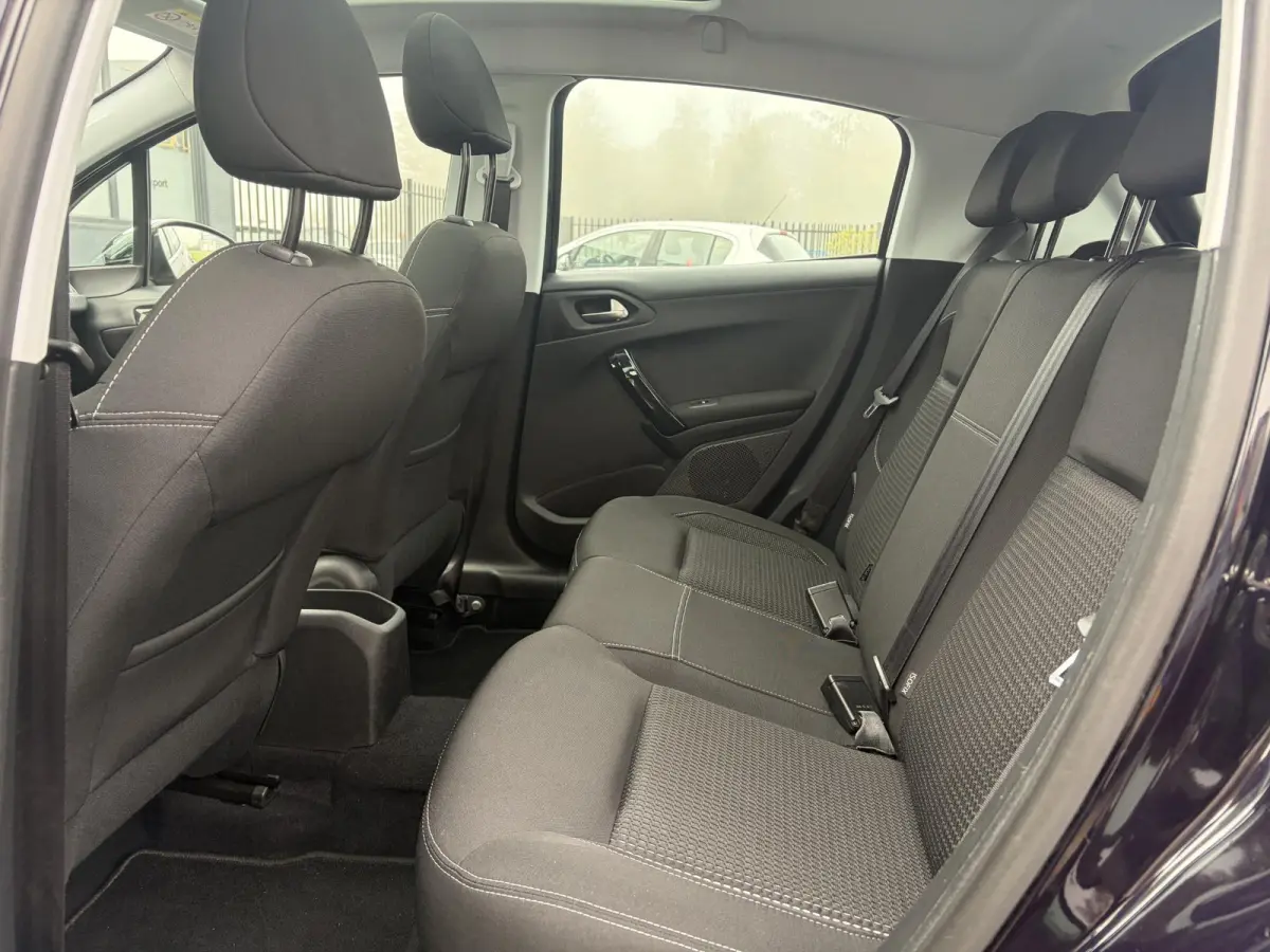 1.2 PureTech Allure ✓D-riem vv in 12-2023✓1e Eigenaar✓Afn Trekhaak✓Dealer Onderhouden✓Pano✓Camera✓Carplay✓Navi✓✓Clima✓Cruise✓Lm velgen✓Pdc✓Recent beurt gehad✓5 