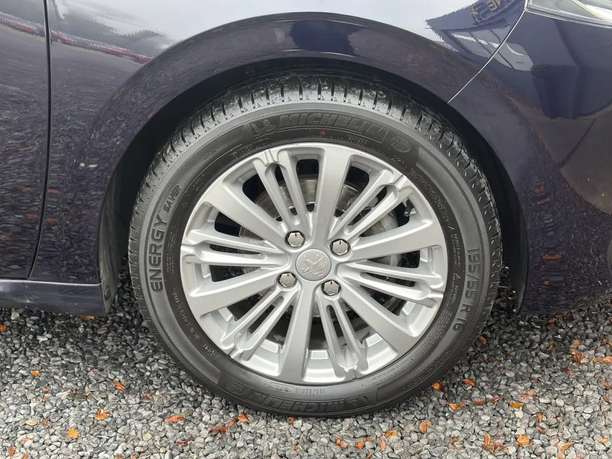 1.2 PureTech Allure ✓D-riem vv in 12-2023✓1e Eigenaar✓Afn Trekhaak✓Dealer Onderhouden✓Pano✓Camera✓Carplay✓Navi✓✓Clima✓Cruise✓Lm velgen✓Pdc✓Recent beurt gehad✓5 