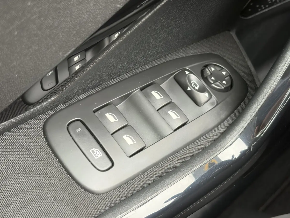 1.2 PureTech Allure ✓D-riem vv in 12-2023✓1e Eigenaar✓Afn Trekhaak✓Dealer Onderhouden✓Pano✓Camera✓Carplay✓Navi✓✓Clima✓Cruise✓Lm velgen✓Pdc✓Recent beurt gehad✓5 