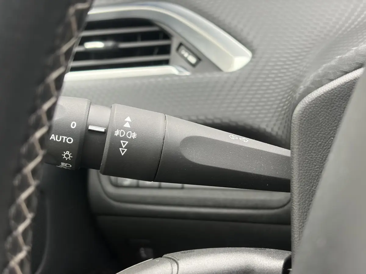 1.2 PureTech Allure ✓D-riem vv in 12-2023✓1e Eigenaar✓Afn Trekhaak✓Dealer Onderhouden✓Pano✓Camera✓Carplay✓Navi✓✓Clima✓Cruise✓Lm velgen✓Pdc✓Recent beurt gehad✓5 