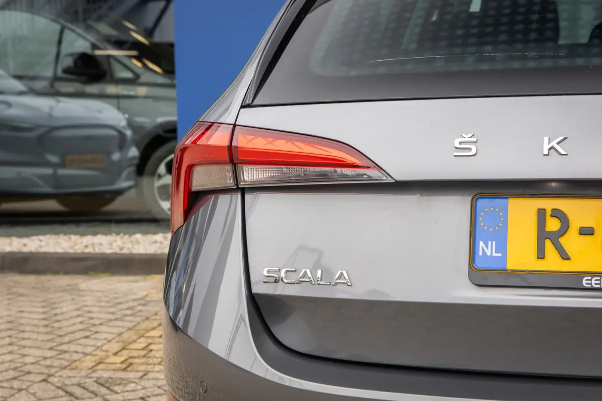 1.0 TSI Ambition | Apple Carplay/Android Auto | Cruise control | Parkeersensoren | Elektrische ramen | Lichtmetalen velgen | Airco | Apple Carplay/Android Auto|telefoonintegratie premium | C