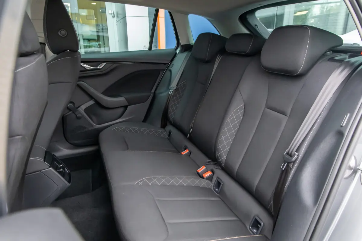 1.0 TSI Ambition | Apple Carplay/Android Auto | Cruise control | Parkeersensoren | Elektrische ramen | Lichtmetalen velgen | Airco | Apple Carplay/Android Auto|telefoonintegratie premium | C