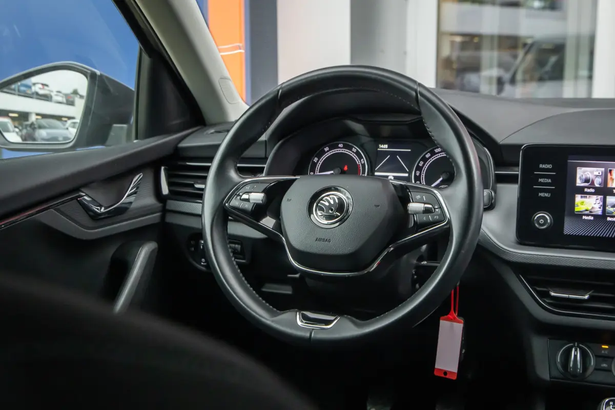 1.0 TSI Ambition | Apple Carplay/Android Auto | Cruise control | Parkeersensoren | Elektrische ramen | Lichtmetalen velgen | Airco | Apple Carplay/Android Auto|telefoonintegratie premium | C