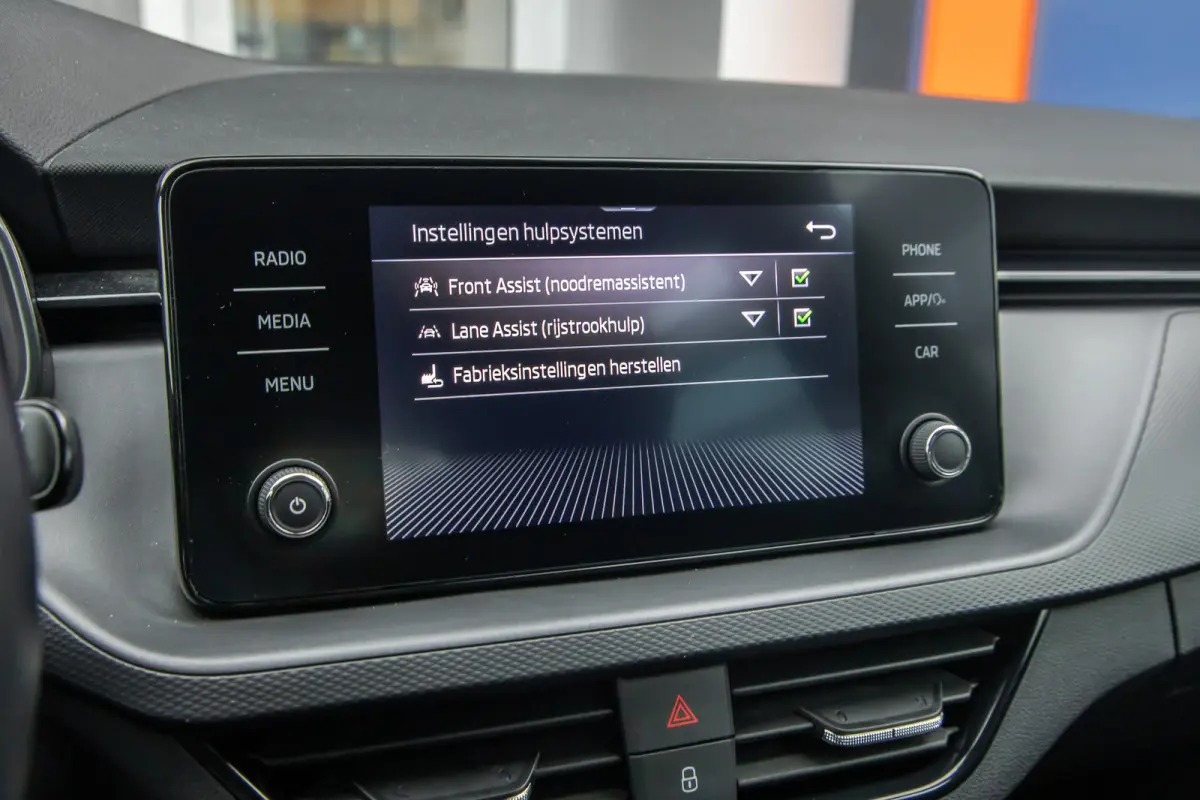 1.0 TSI Ambition | Apple Carplay/Android Auto | Cruise control | Parkeersensoren | Elektrische ramen | Lichtmetalen velgen | Airco | Apple Carplay/Android Auto|telefoonintegratie premium | C