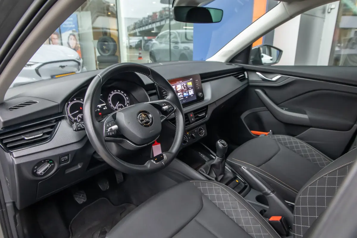 1.0 TSI Ambition | Apple Carplay/Android Auto | Cruise control | Parkeersensoren | Elektrische ramen | Lichtmetalen velgen | Airco | Apple Carplay/Android Auto|telefoonintegratie premium | C