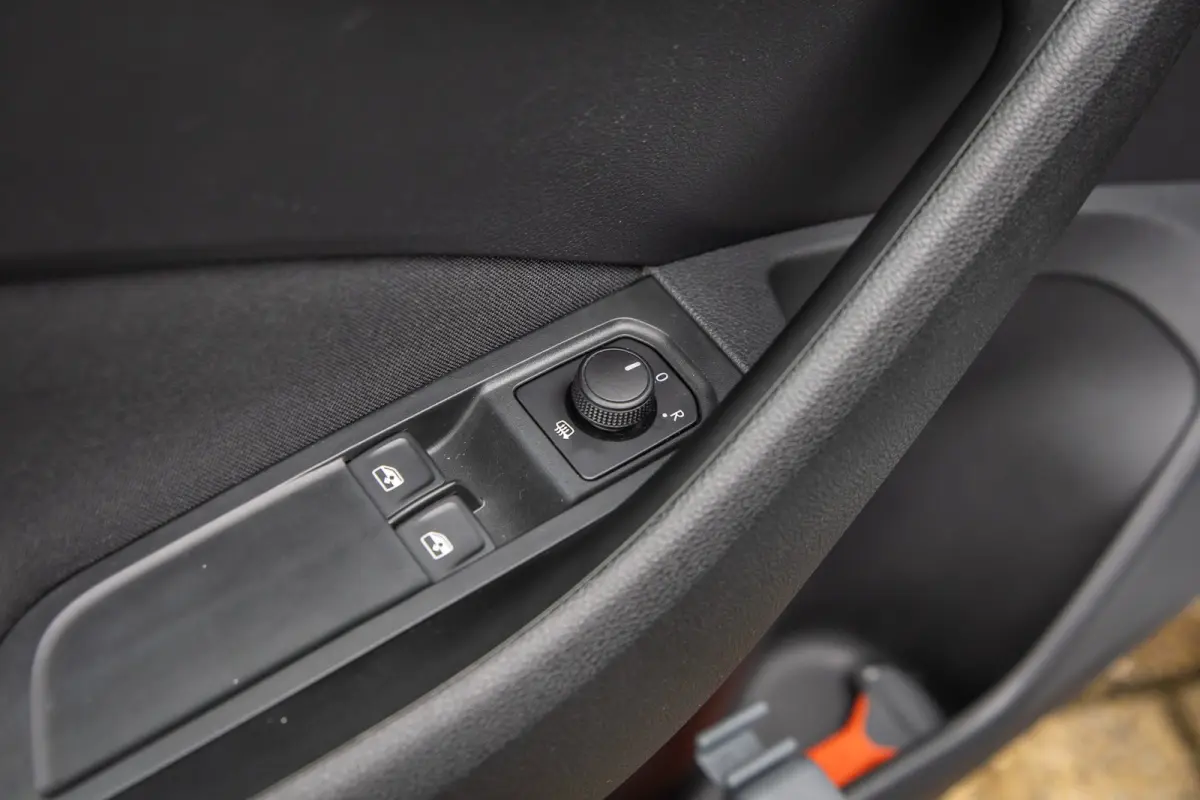 1.0 TSI Ambition | Apple Carplay/Android Auto | Cruise control | Parkeersensoren | Elektrische ramen | Lichtmetalen velgen | Airco | Apple Carplay/Android Auto|telefoonintegratie premium | C