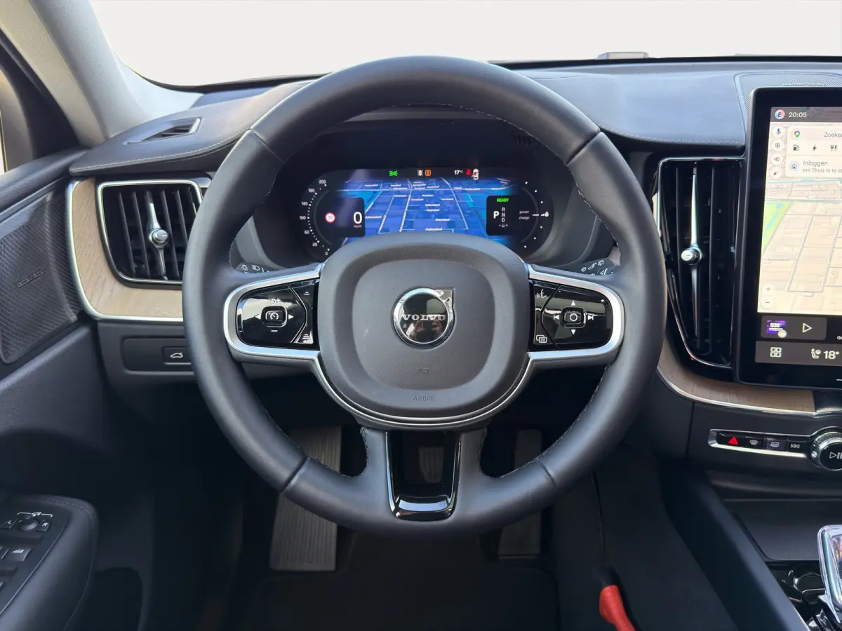 2.0 T6 Plug-in hybrid AWD Ultra Dark | Trekhaak | Luchtvering | Panoramadak | 360 Camera | Memory seats |