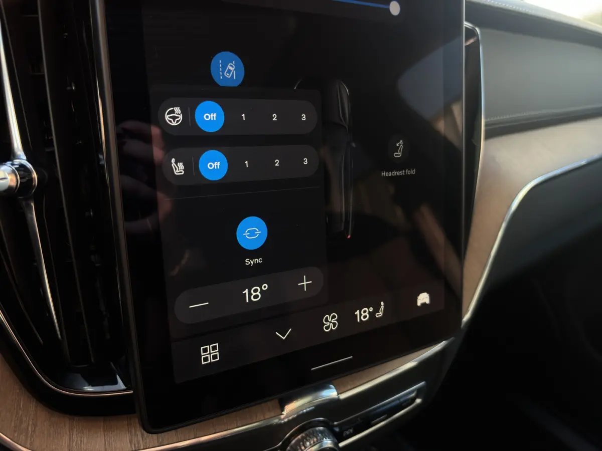 2.0 T6 Plug-in hybrid AWD Ultra Dark | Trekhaak | Luchtvering | Panoramadak | 360 Camera | Memory seats |