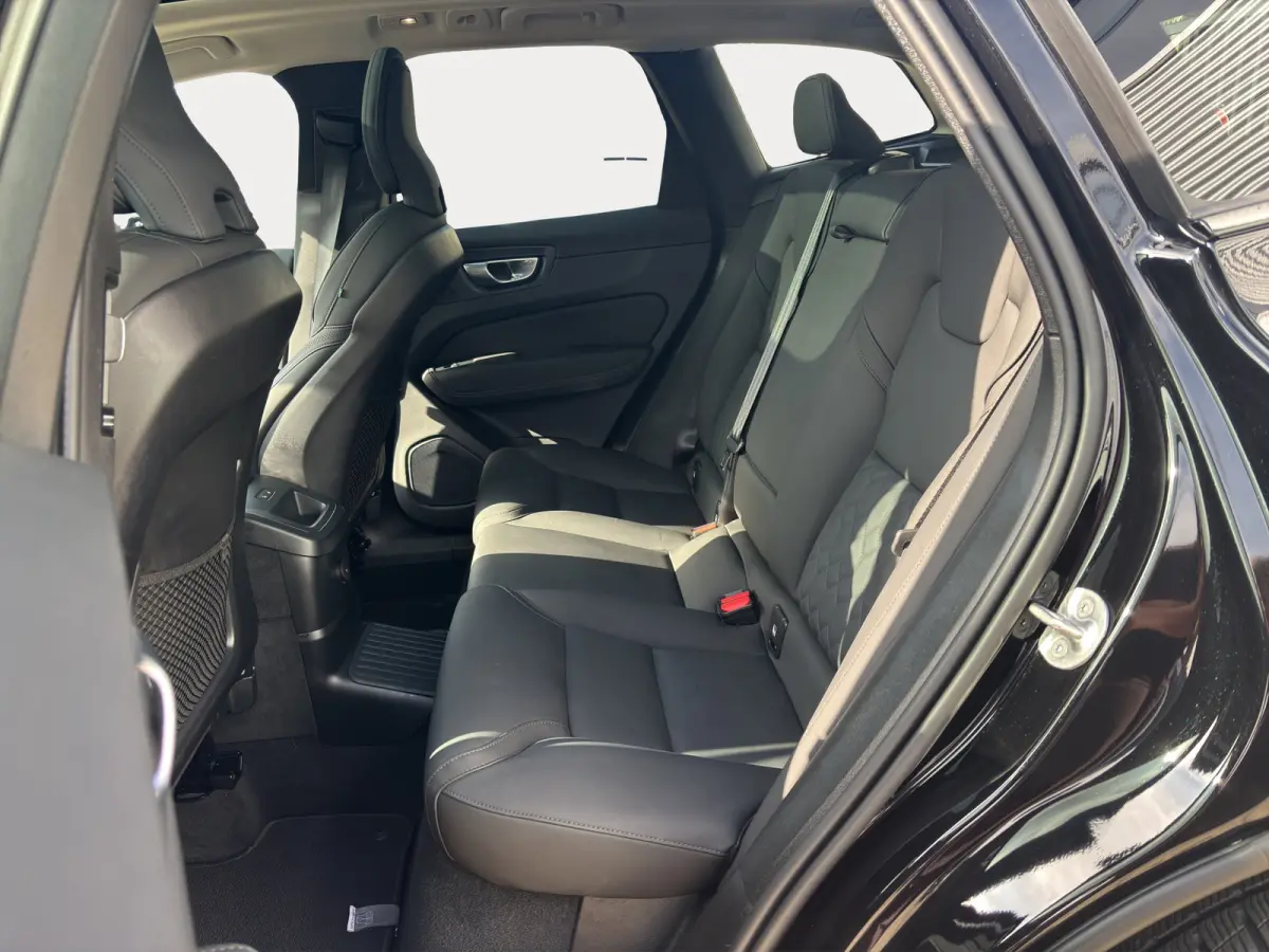 2.0 T6 Plug-in hybrid AWD Ultra Dark | Trekhaak | Luchtvering | Panoramadak | 360 Camera | Memory seats |