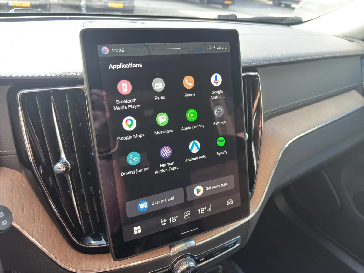 2.0 T6 Plug-in hybrid AWD Ultra Dark | Trekhaak | Luchtvering | Panoramadak | 360 Camera | Memory seats |