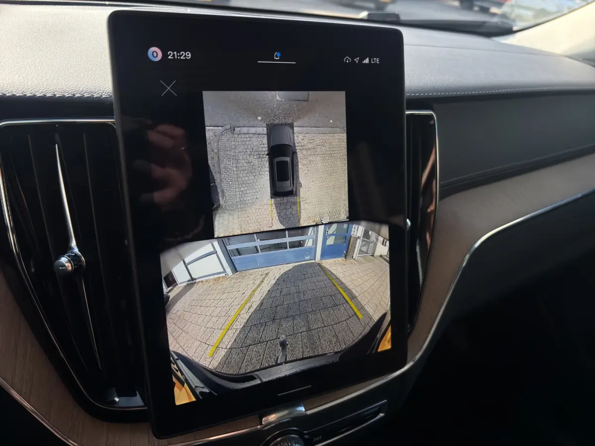 2.0 T6 Plug-in hybrid AWD Ultra Dark | Trekhaak | Luchtvering | Panoramadak | 360 Camera | Memory seats |