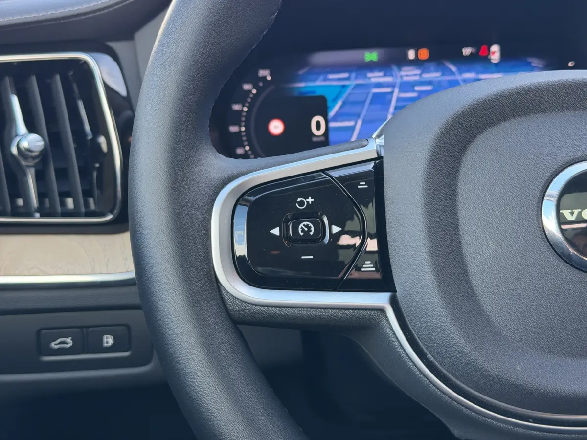 2.0 T6 Plug-in hybrid AWD Ultra Dark | Trekhaak | Luchtvering | Panoramadak | 360 Camera | Memory seats |
