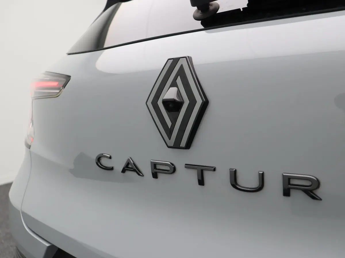 1.8 E-Tech full hybrid 160 esprit Alpine | Schuif/kanteldak | Stoel/stuur verwarming | Elektrische voorruit verwarming | 360' camera |