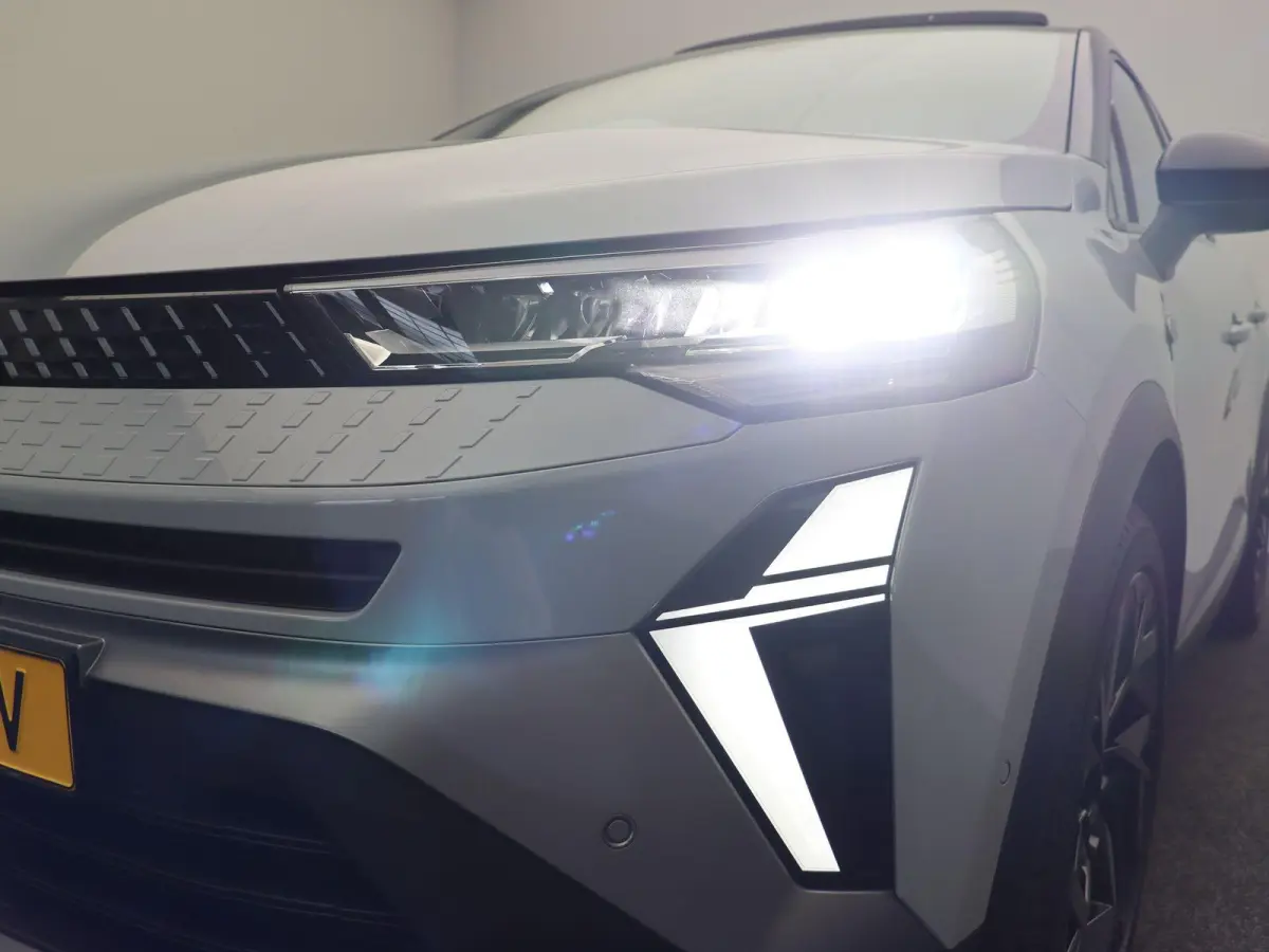 1.8 E-Tech full hybrid 160 esprit Alpine | Schuif/kanteldak | Stoel/stuur verwarming | Elektrische voorruit verwarming | 360' camera |