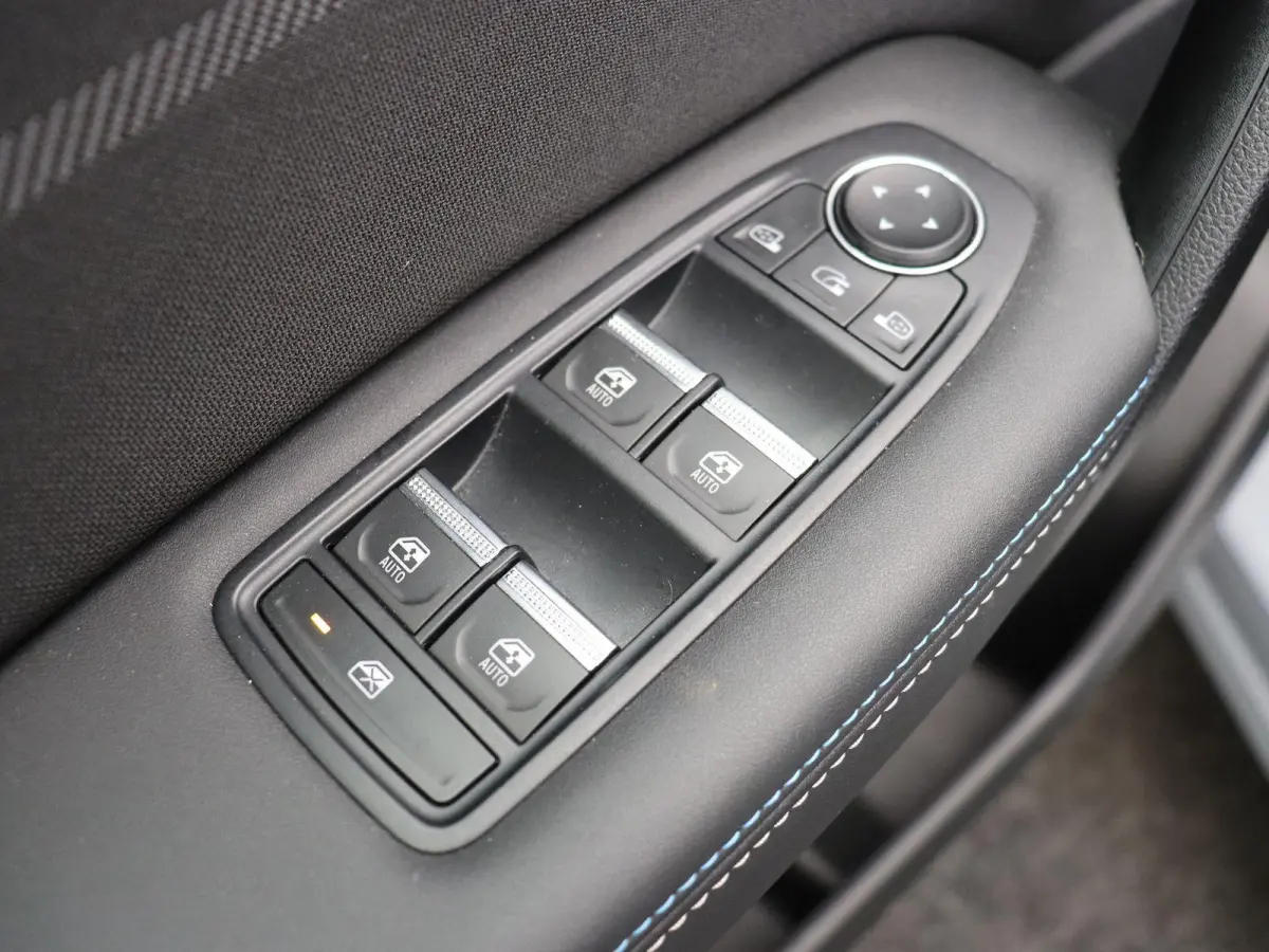 1.8 E-Tech full hybrid 160 esprit Alpine | Schuif/kanteldak | Stoel/stuur verwarming | Elektrische voorruit verwarming | 360' camera |