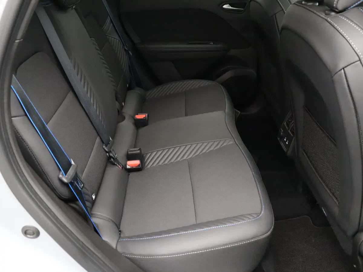 1.8 E-Tech full hybrid 160 esprit Alpine | Schuif/kanteldak | Stoel/stuur verwarming | Elektrische voorruit verwarming | 360' camera |