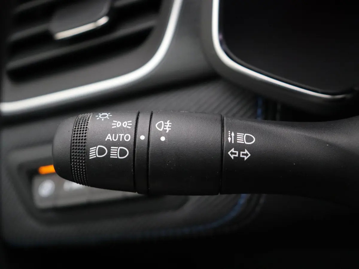1.8 E-Tech full hybrid 160 esprit Alpine | Schuif/kanteldak | Stoel/stuur verwarming | Elektrische voorruit verwarming | 360' camera |