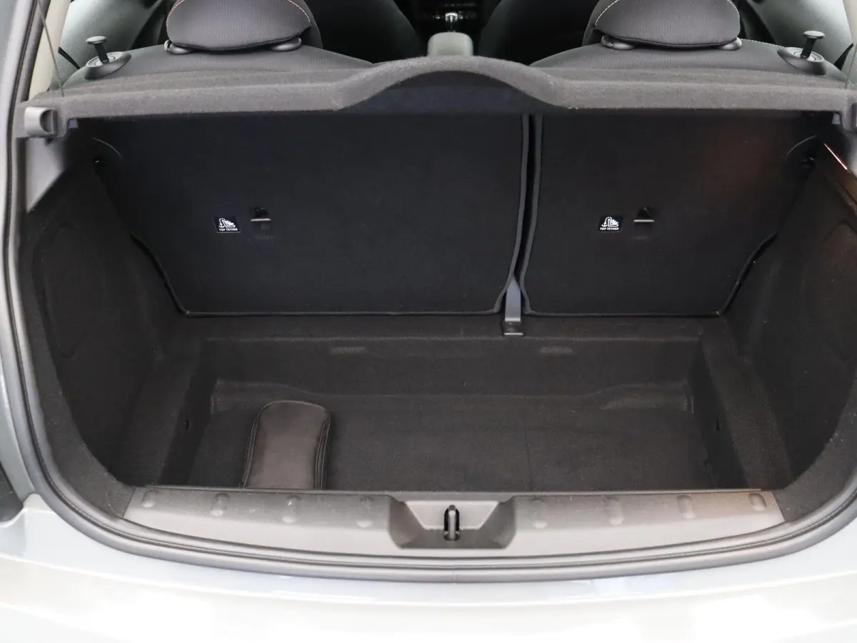 1.5 Cooper | Navigatie | Bluetooth | Airco | Lichtmetalen velgen |