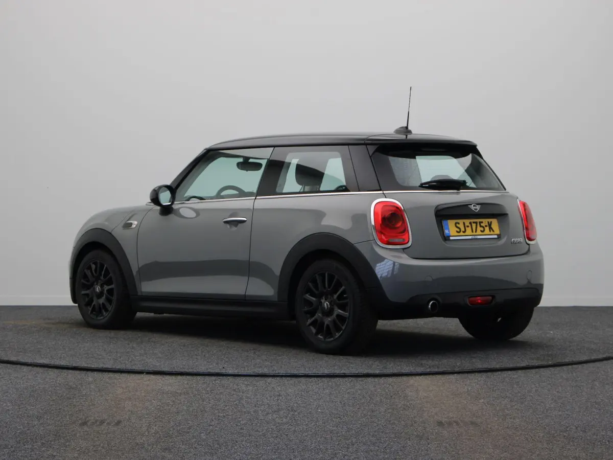 1.5 Cooper | Navigatie | Bluetooth | Airco | Lichtmetalen velgen |