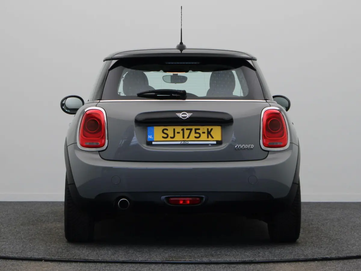 1.5 Cooper | Navigatie | Bluetooth | Airco | Lichtmetalen velgen |