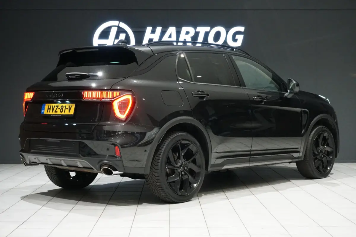 1.5 261PK BLACK PACK + PANORAMA / 360 CAMERA / 20 INCH ZWARTE VELGEN
