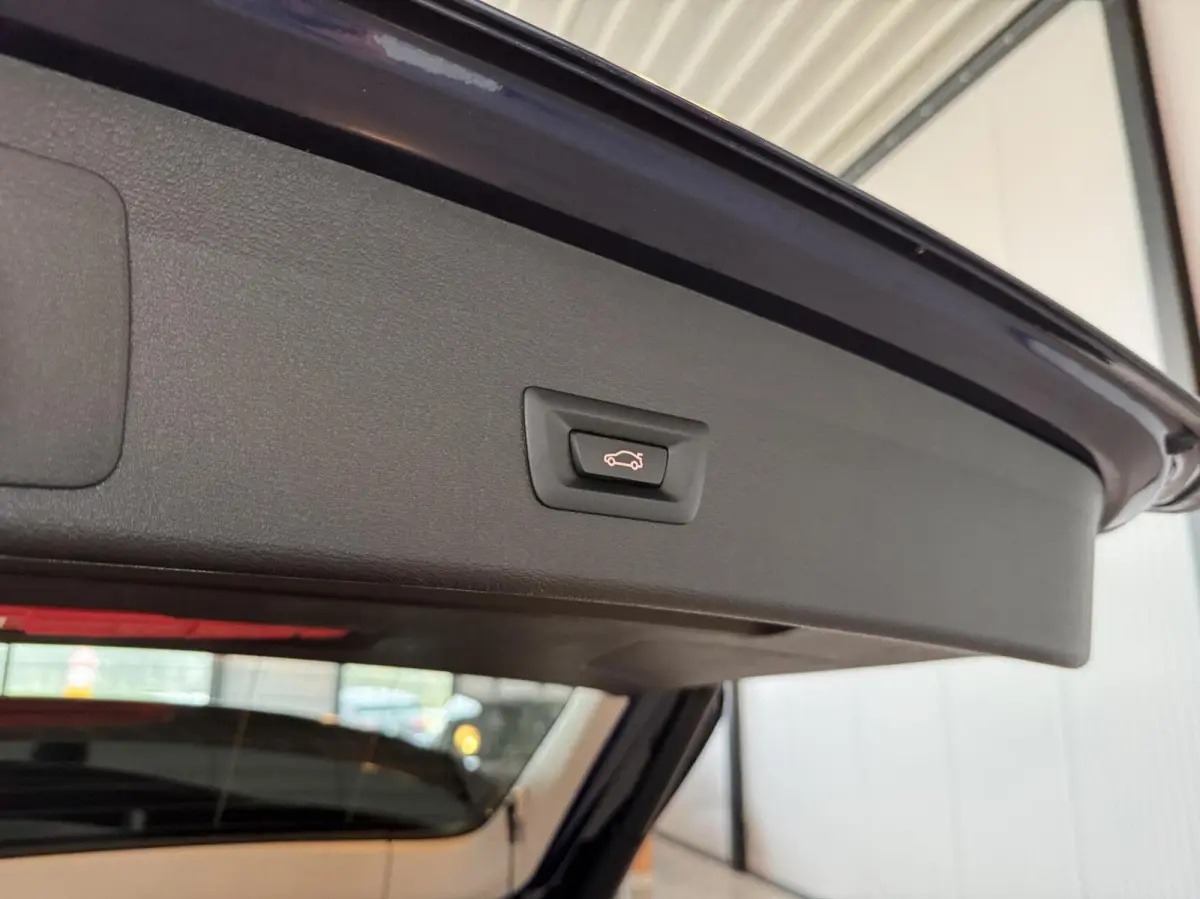 sDrive20i Orange Edition