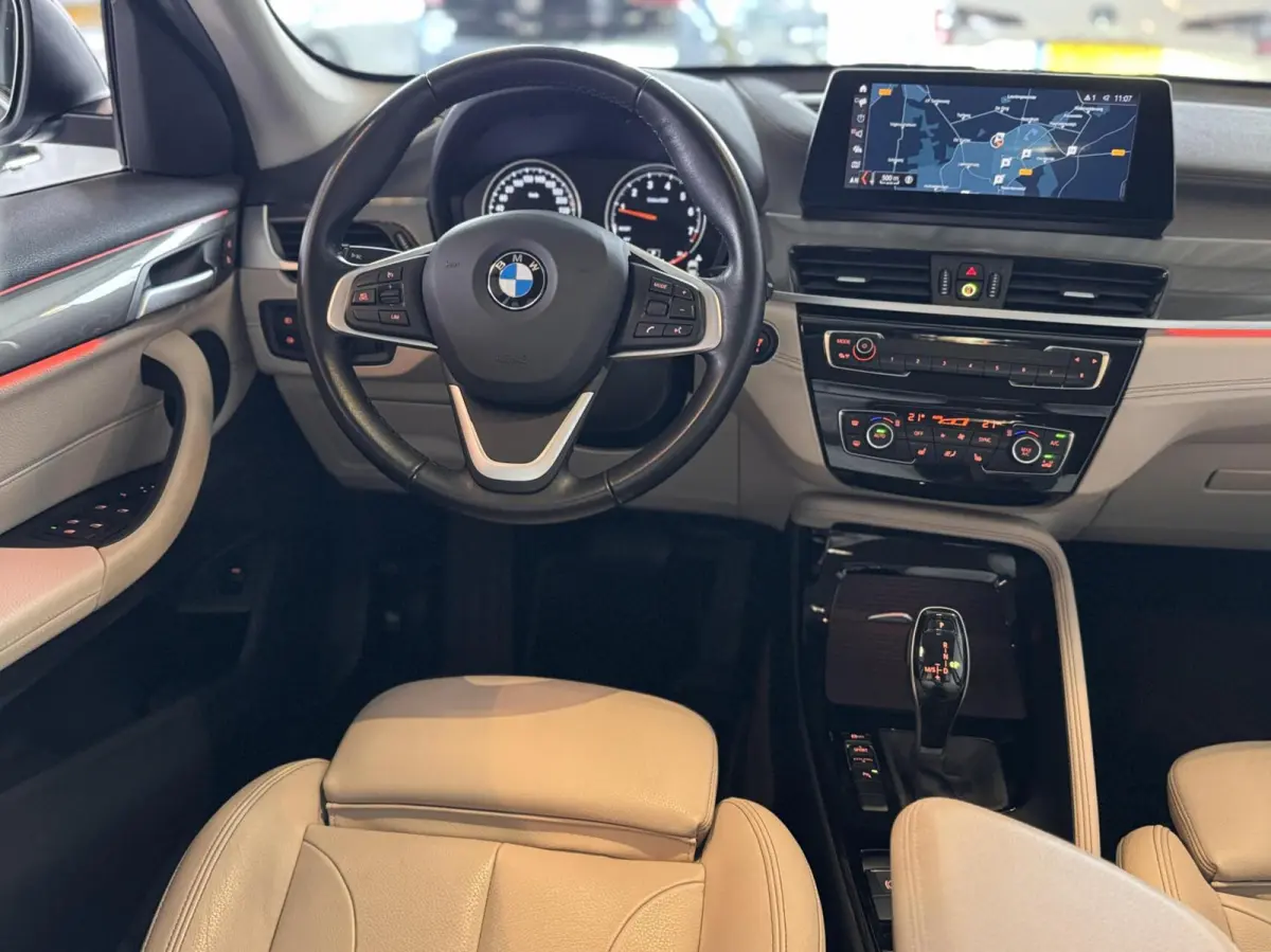 sDrive20i Orange Edition