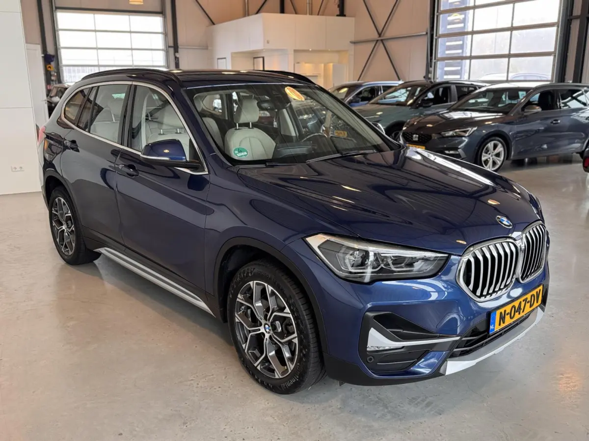 sDrive20i Orange Edition
