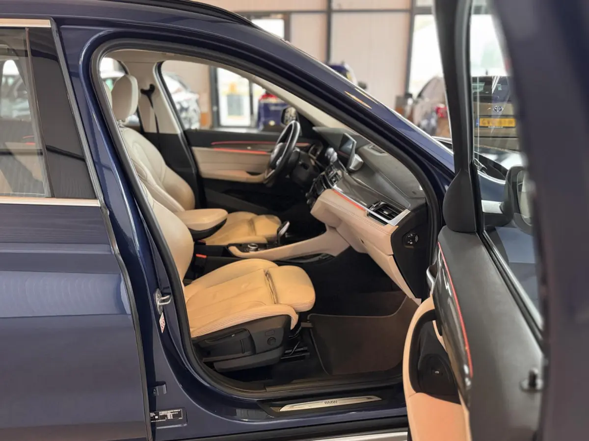 sDrive20i Orange Edition