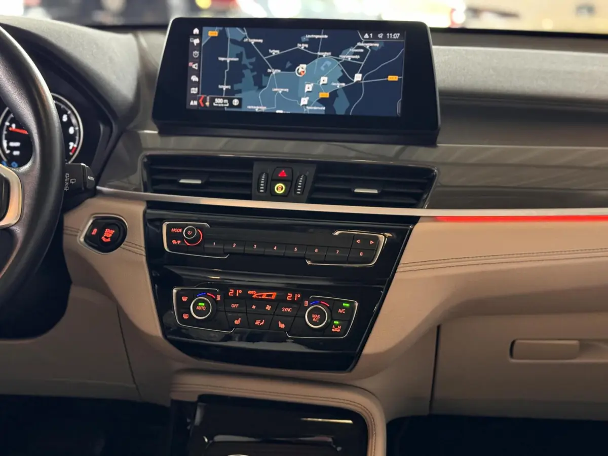 sDrive20i Orange Edition