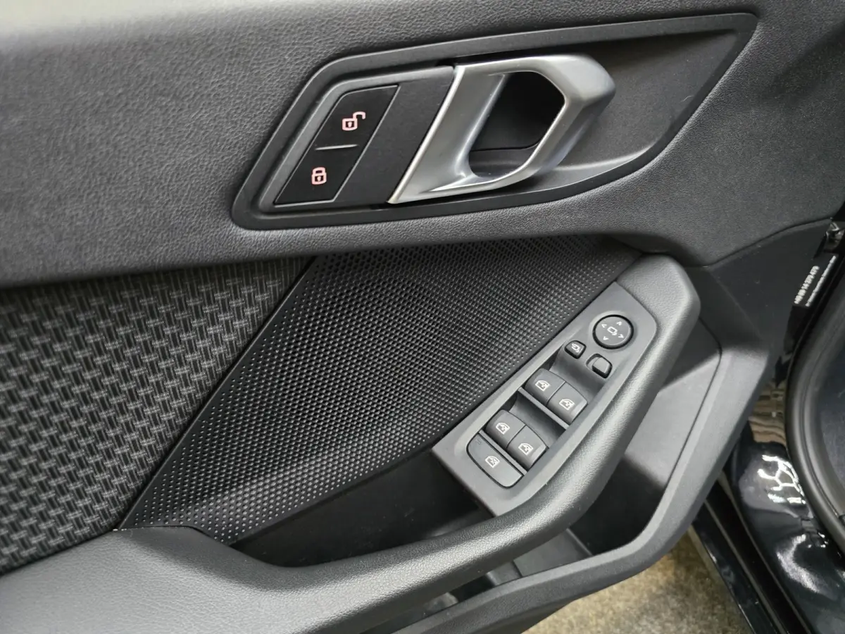 118i High Executive Pano Clima Camera HUD Navi LM