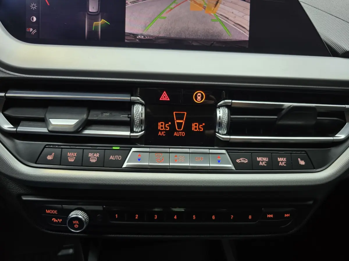 118i High Executive Pano Clima Camera HUD Navi LM