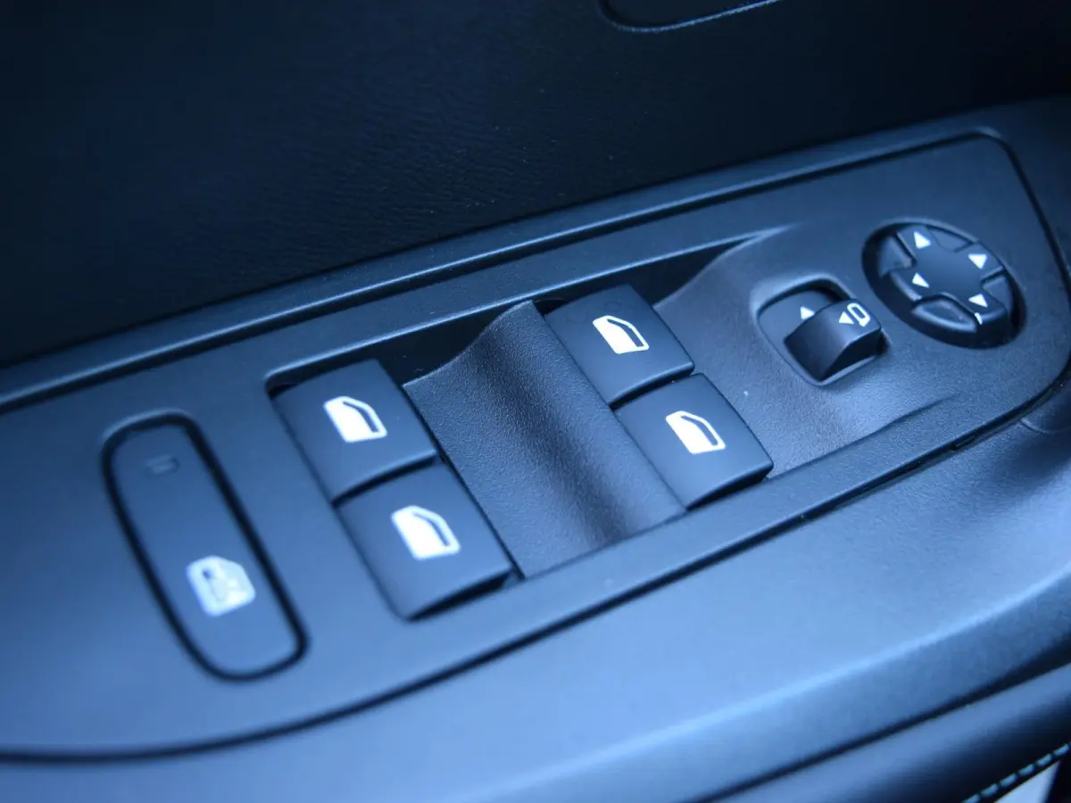 1.2 PureTech Blue Lease Allure | 100 PK | NAVI | TREKHAAK | PARKEERSENSOREN MET CAMERA | CLIMATE CONTROL |