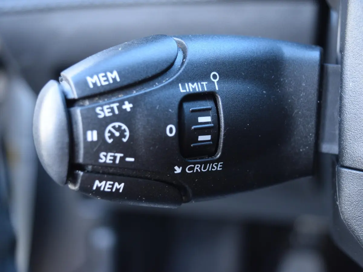 1.2 PureTech Blue Lease Allure | 100 PK | NAVI | TREKHAAK | PARKEERSENSOREN MET CAMERA | CLIMATE CONTROL |