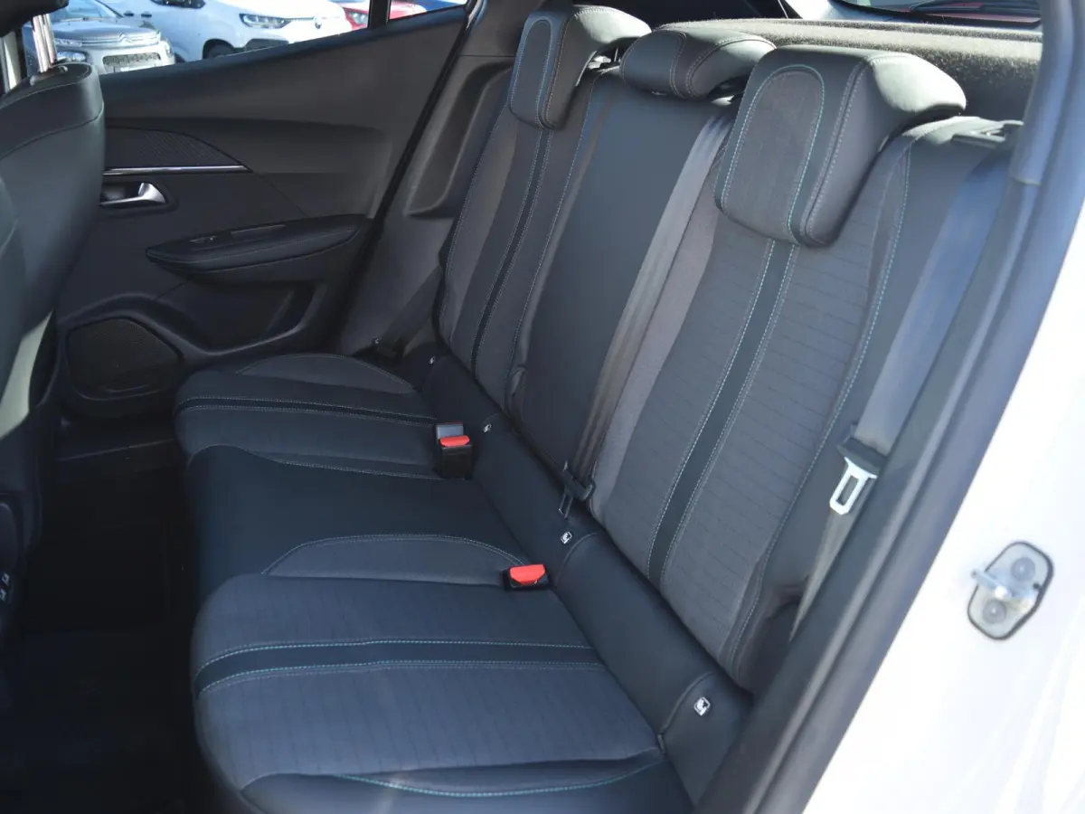 1.2 PureTech Blue Lease Allure | 100 PK | NAVI | TREKHAAK | PARKEERSENSOREN MET CAMERA | CLIMATE CONTROL |