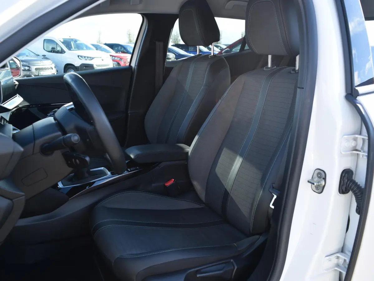 1.2 PureTech Blue Lease Allure | 100 PK | NAVI | TREKHAAK | PARKEERSENSOREN MET CAMERA | CLIMATE CONTROL |