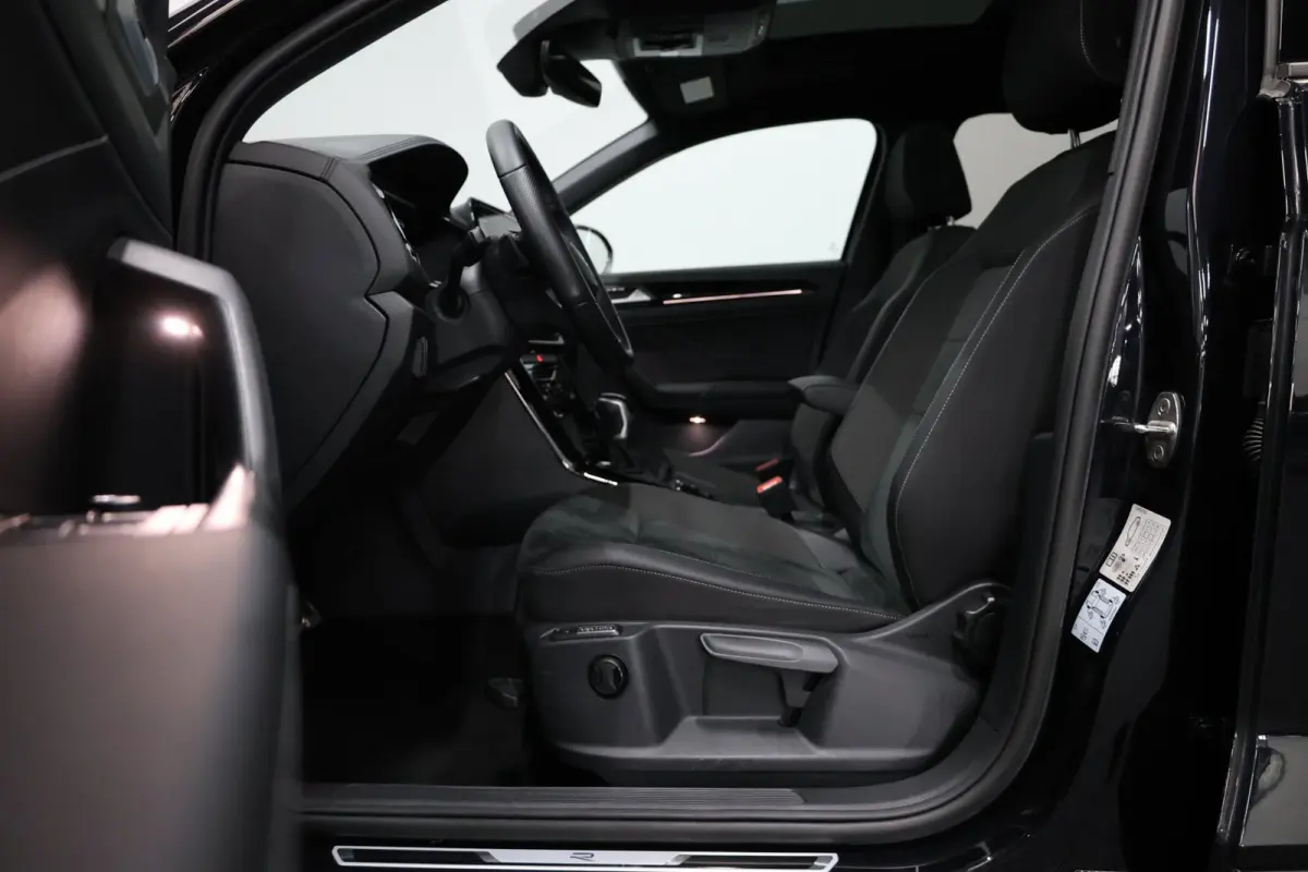 1.5 TSI R-Line BTW/LED/VIRTUAL/SFEER/PANORAMADAK/HALF LEER+S.VERWARMING+MASSAGE/18" LMV/CAM/ACC/12 MDN GARANTIE!