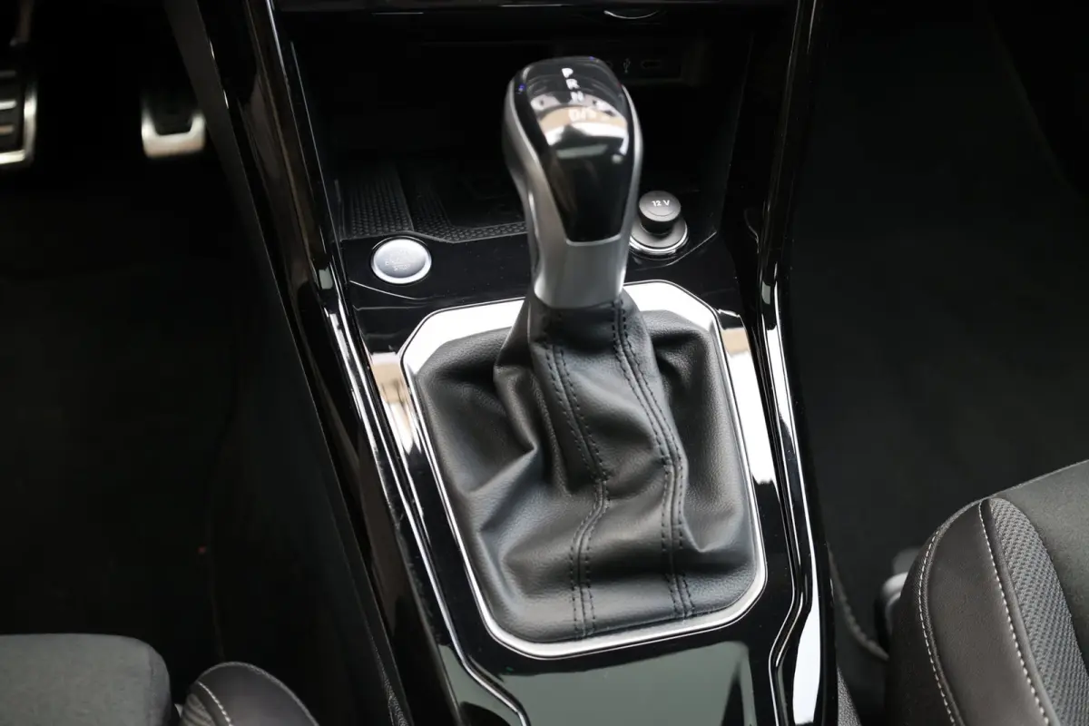 1.5 TSI R-Line BTW/LED/VIRTUAL/SFEER/PANORAMADAK/HALF LEER+S.VERWARMING+MASSAGE/18" LMV/CAM/ACC/12 MDN GARANTIE!