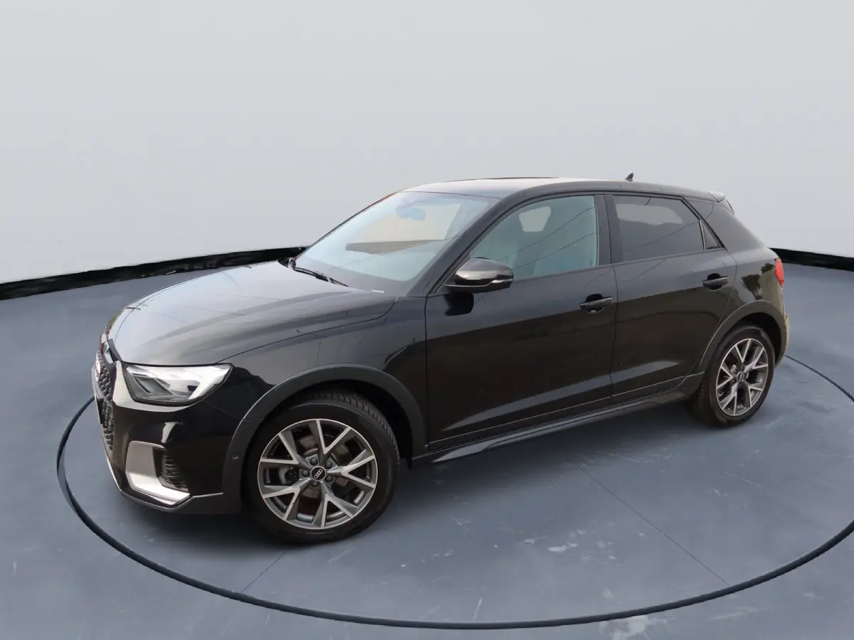 citycarver Audi A1 Citycarver 30 TFSI S tronic – Mythoszwart Metallic