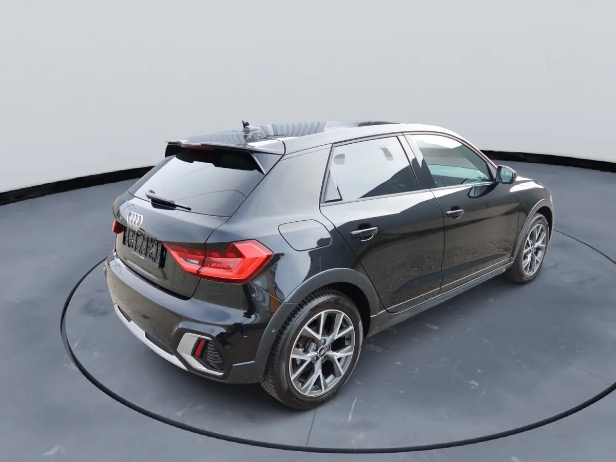 citycarver Audi A1 Citycarver 30 TFSI S tronic – Mythoszwart Metallic
