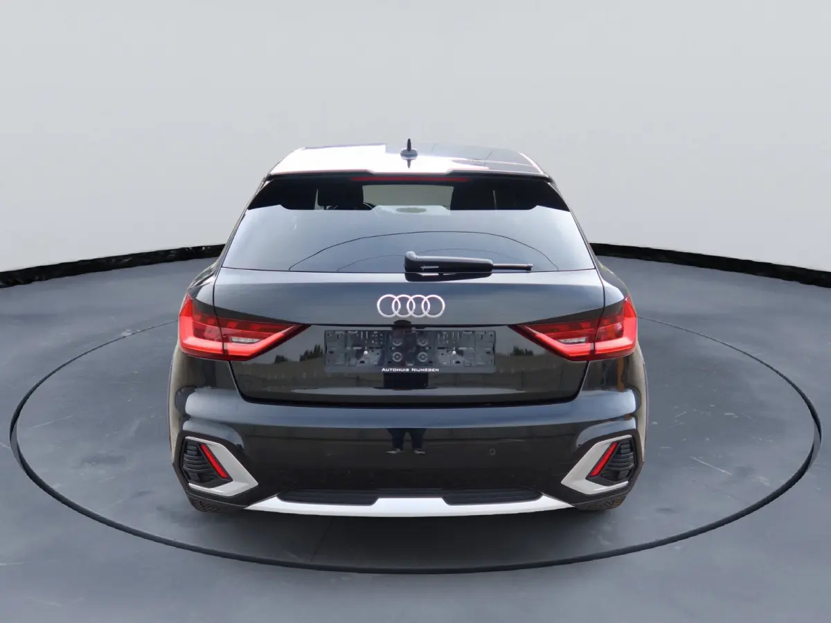 citycarver Audi A1 Citycarver 30 TFSI S tronic – Mythoszwart Metallic