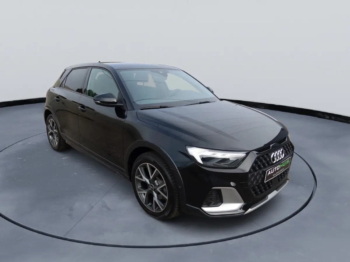 citycarver Audi A1 Citycarver 30 TFSI S tronic – Mythoszwart Metallic