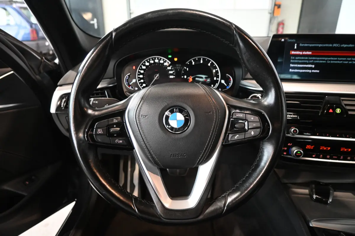 520i High Executive M Sport Automaat Clima LED Cruise Navigatie Trekhaak PDC Standkachel 100% Onderhouden! Inruil Mogelijk