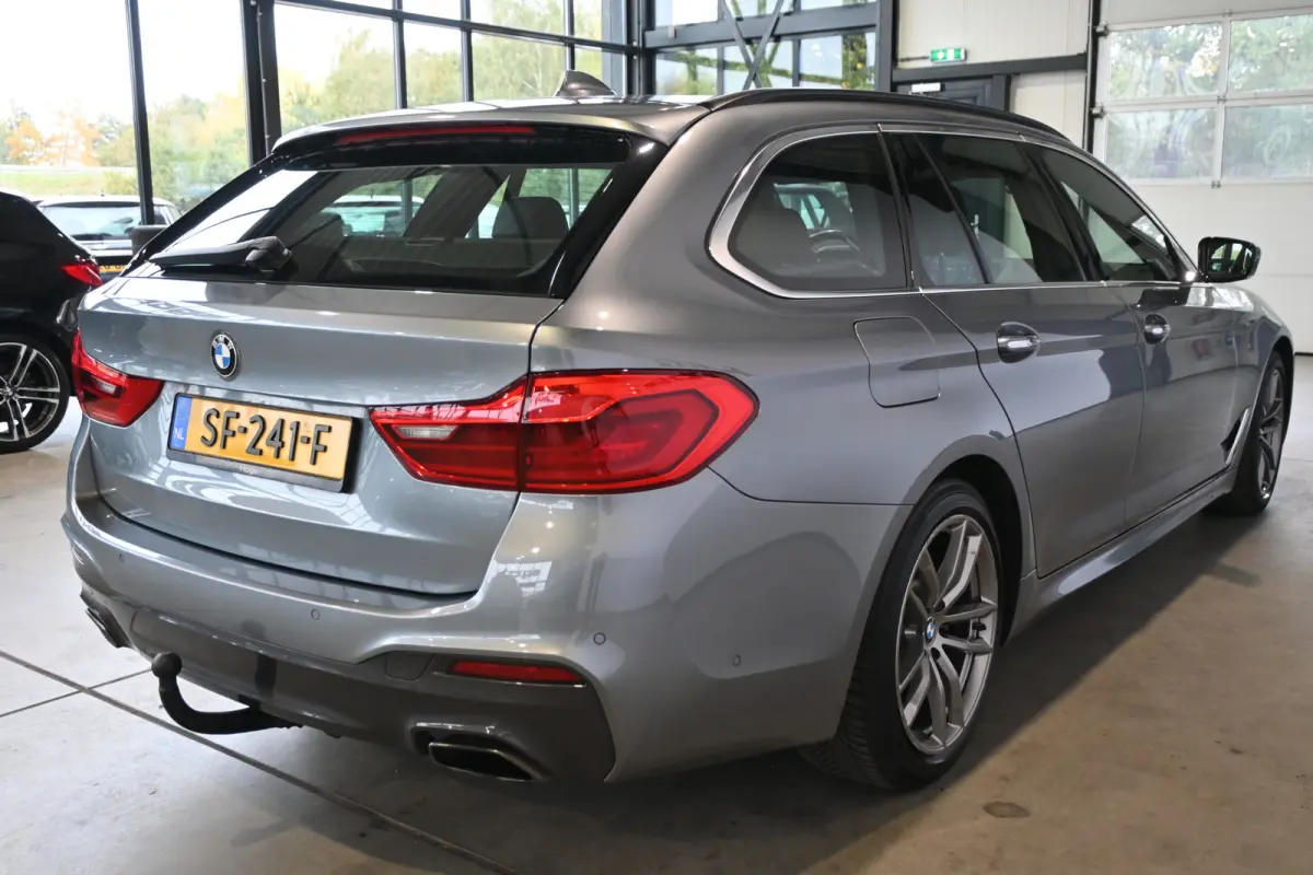 520i High Executive M Sport Automaat Clima LED Cruise Navigatie Trekhaak PDC Standkachel 100% Onderhouden! Inruil Mogelijk