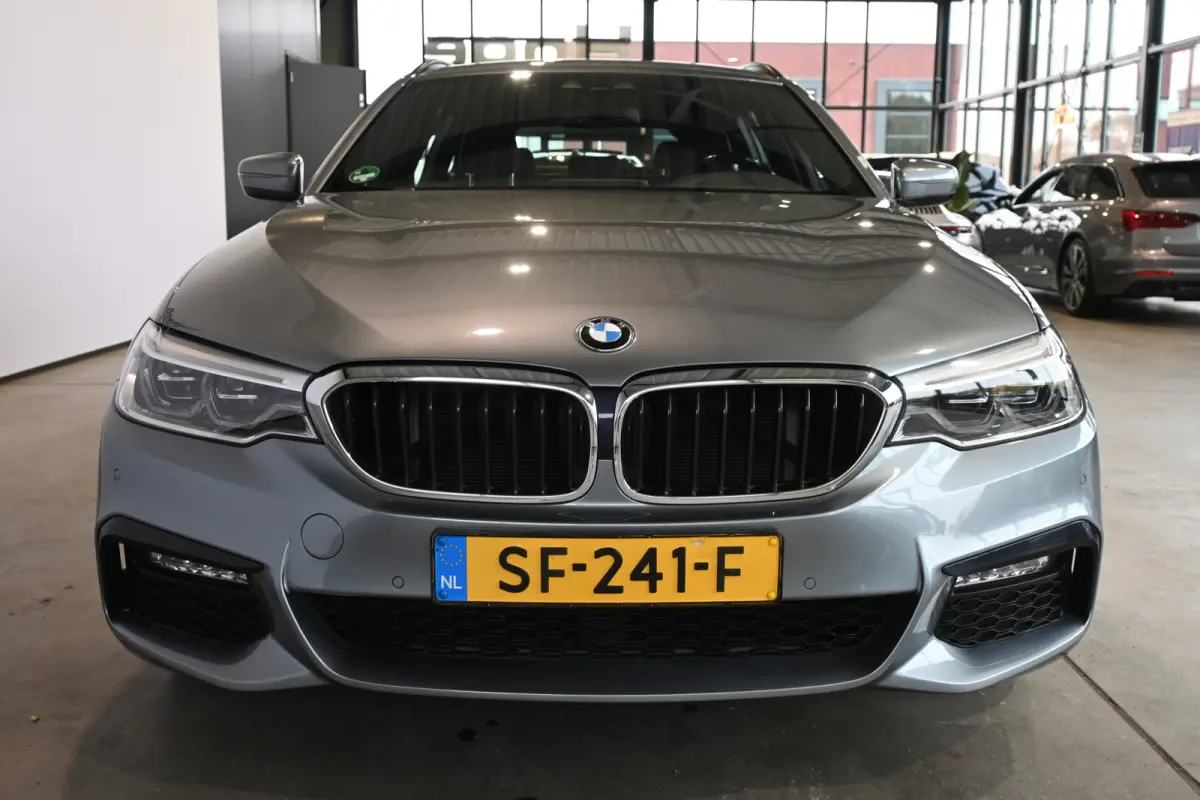 520i High Executive M Sport Automaat Clima LED Cruise Navigatie Trekhaak PDC Standkachel 100% Onderhouden! Inruil Mogelijk