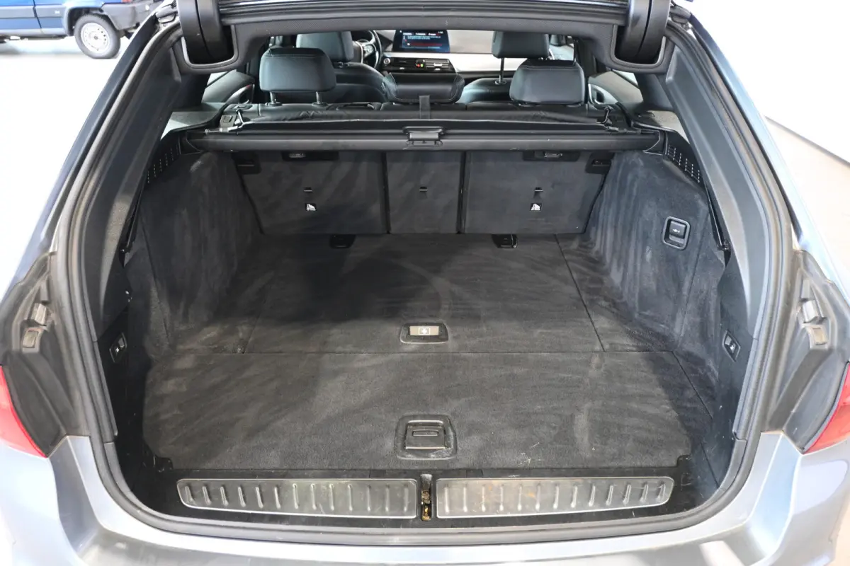 520i High Executive M Sport Automaat Clima LED Cruise Navigatie Trekhaak PDC Standkachel 100% Onderhouden! Inruil Mogelijk