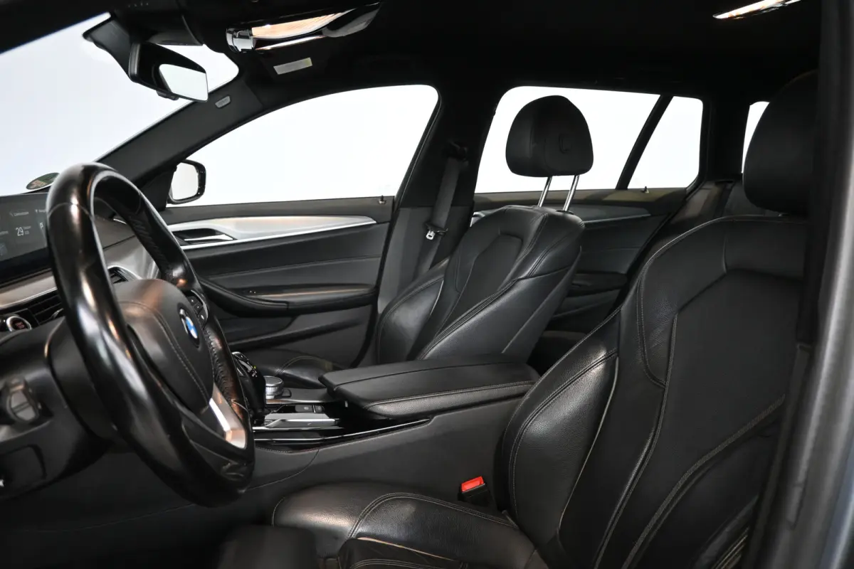 520i High Executive M Sport Automaat Clima LED Cruise Navigatie Trekhaak PDC Standkachel 100% Onderhouden! Inruil Mogelijk